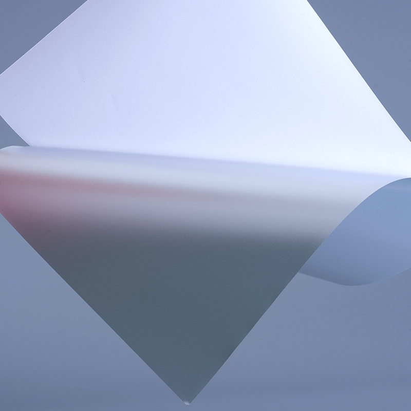 Film de matériaux d'étiquettes PET argent mat 50 microns avec adhésif acrylique à base d'eau pour impression à jet d'encre UV