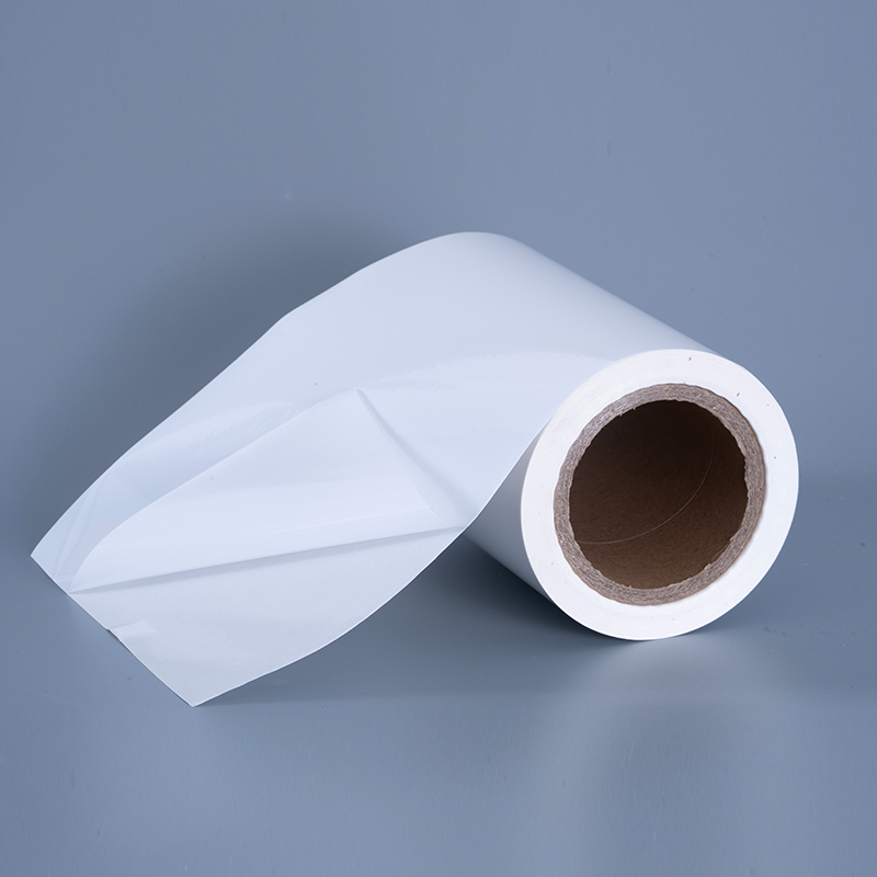 Matériaux d'étiquette de film vinyle PET brillant 25mic avec rouleau géant adhésif acrylique pour impression à jet d'encre