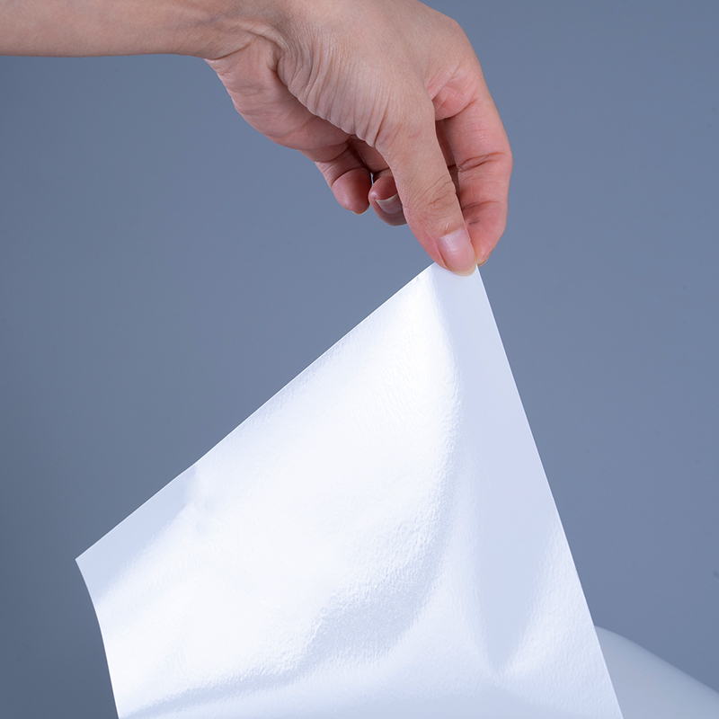 Matériaux d'étiquette de film vinyle PET brillant 25mic avec rouleau géant adhésif acrylique pour impression à jet d'encre