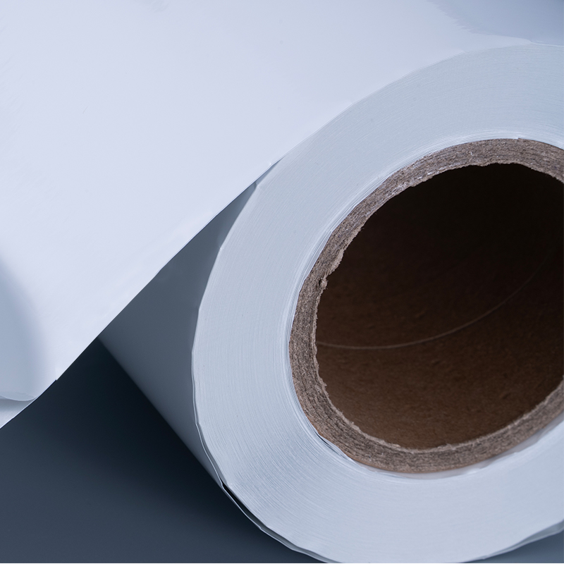 Film Polyester aluminisé blanc brillant 25mic, étiquette auto-adhésive avec adhésif acrylique à base d'eau pour impression à jet d'encre