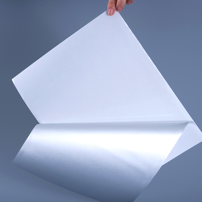 Film Polyester aluminisé blanc brillant 25mic, étiquette auto-adhésive avec adhésif acrylique à base d'eau pour impression à jet d'encre